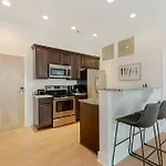 Hip 2Br In Arts/Warehouse District