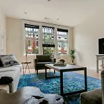 Hip 2Br In Arts/Warehouse District