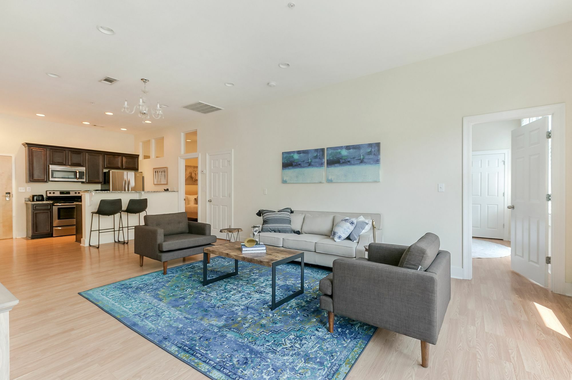 Hip 2br In Arts/warehouse District *