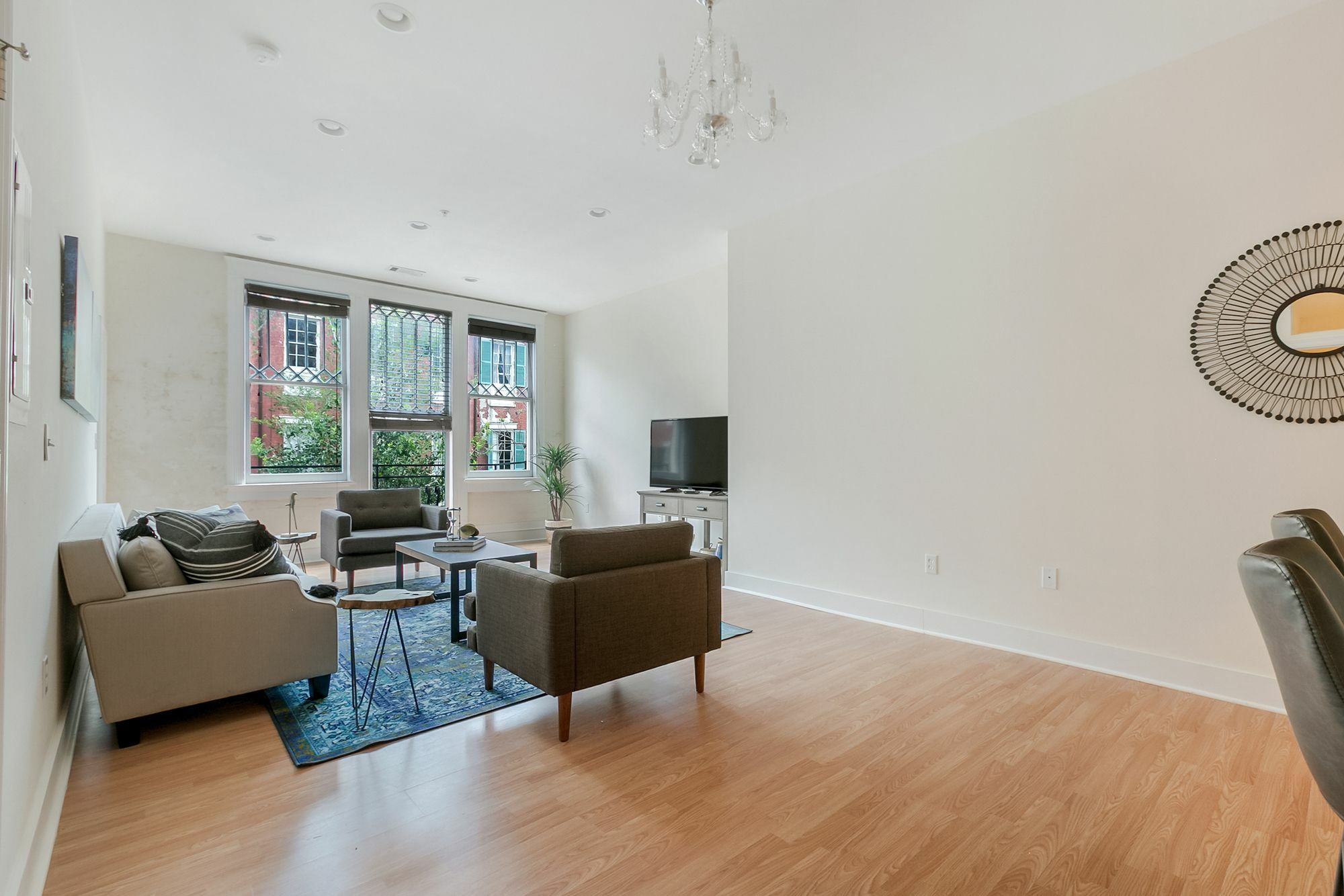 Hip 2br In Arts/warehouse District *