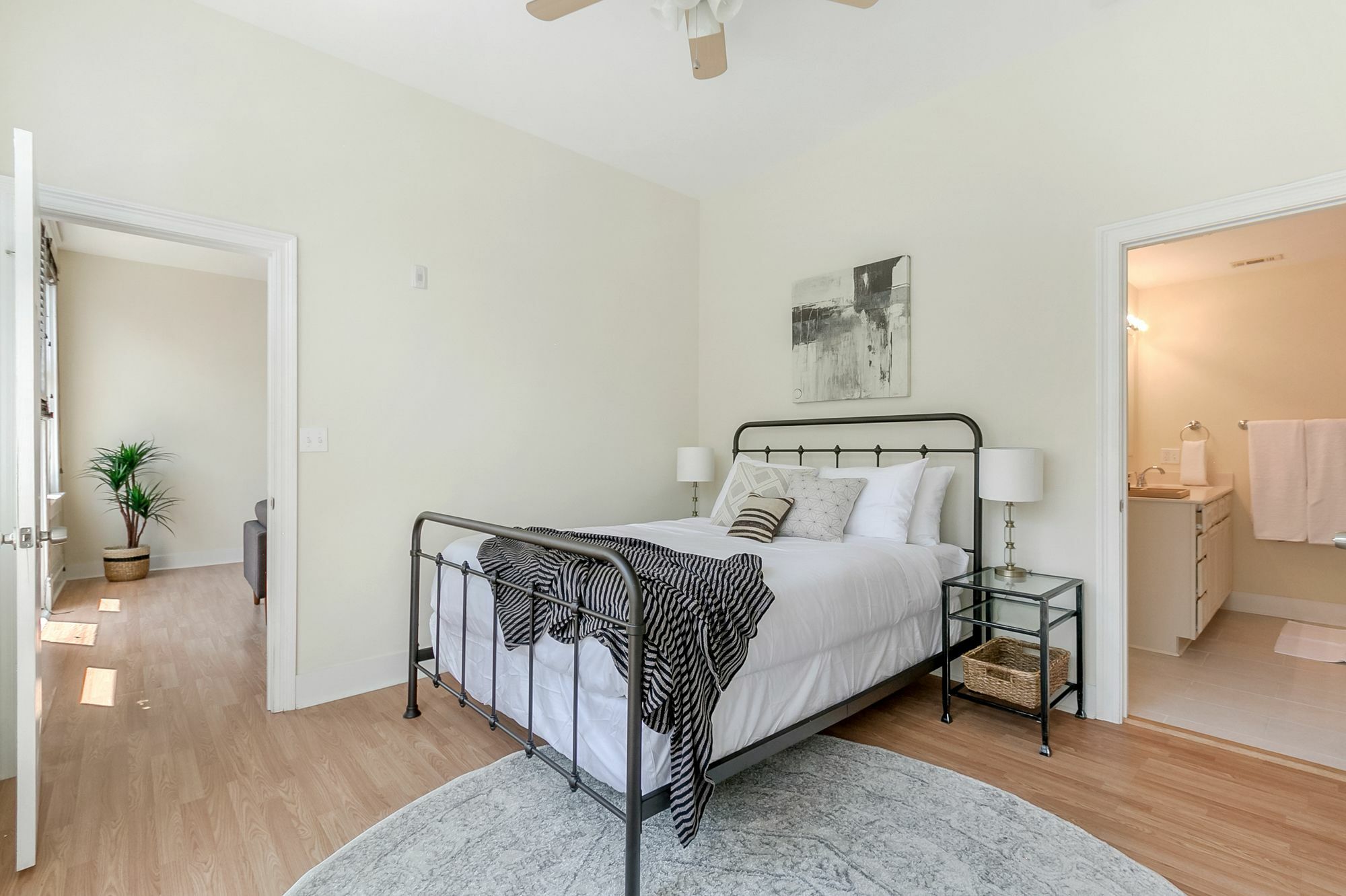 Apartment Hip 2br In Arts/warehouse District