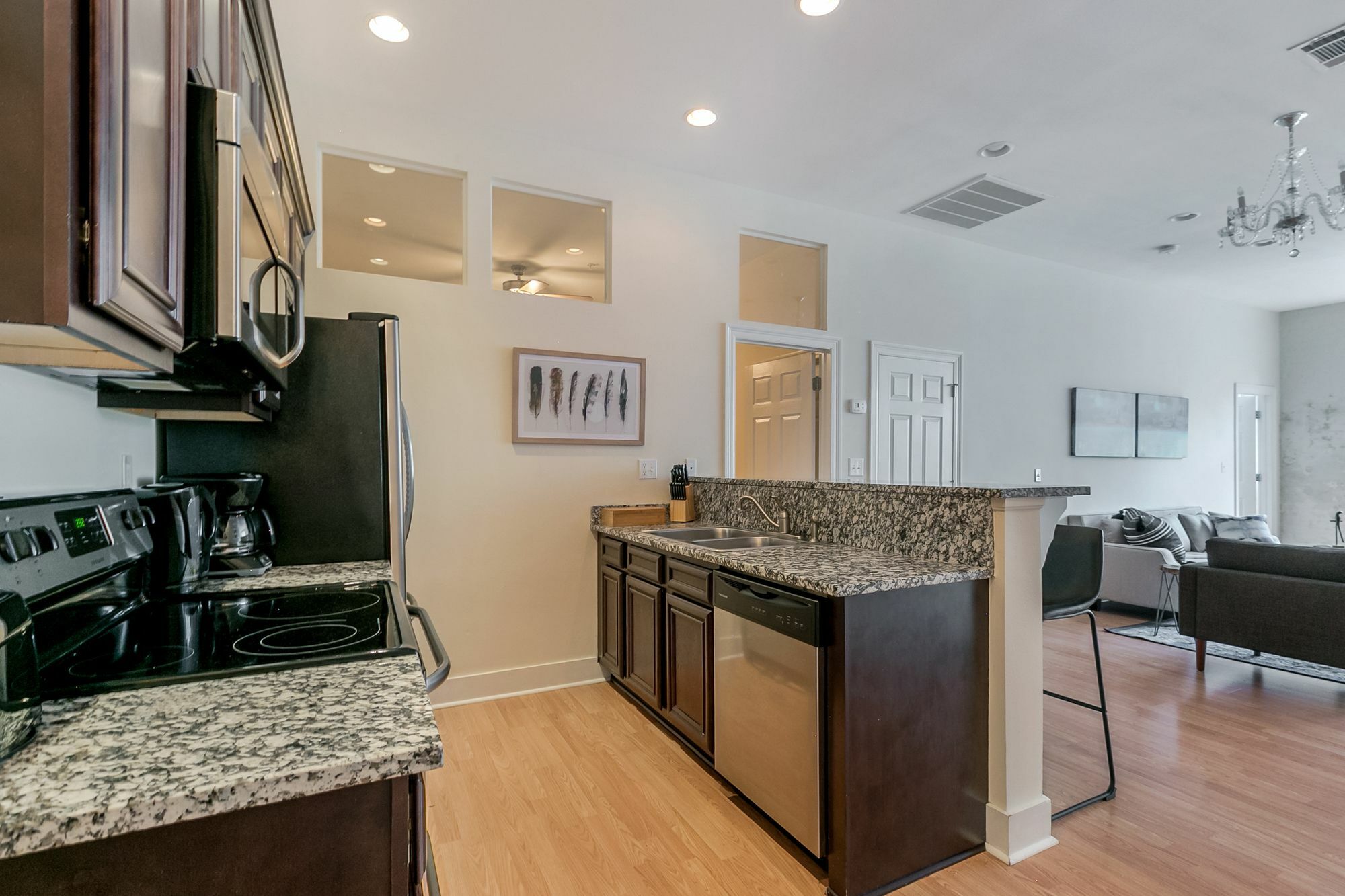 Hip 2br In Arts/warehouse District Apartment *